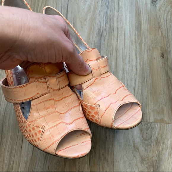 BCBG "Lady" Coral Peach Alligator/Crocodile Open Toe Stiletto Heels Size 6.5 - Picture 5 of 10